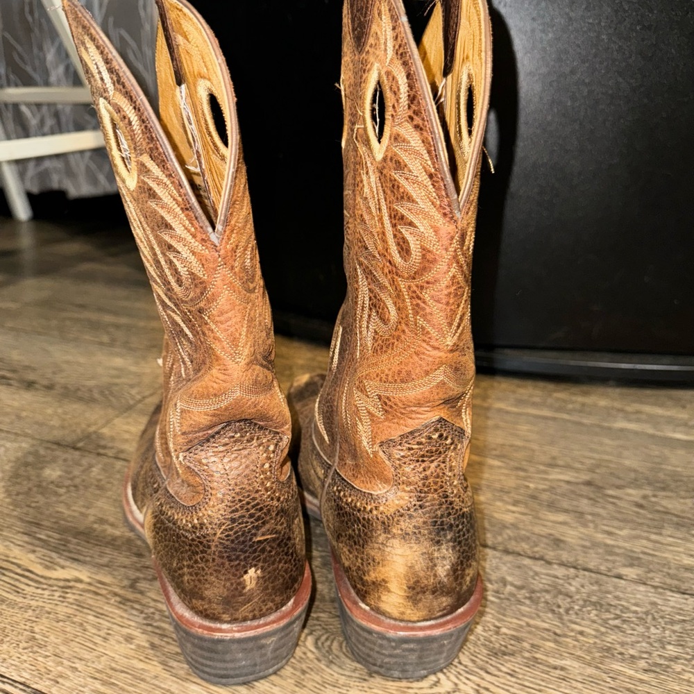 ARIAT Boots Size 9.5 D - Picture 2 of 6